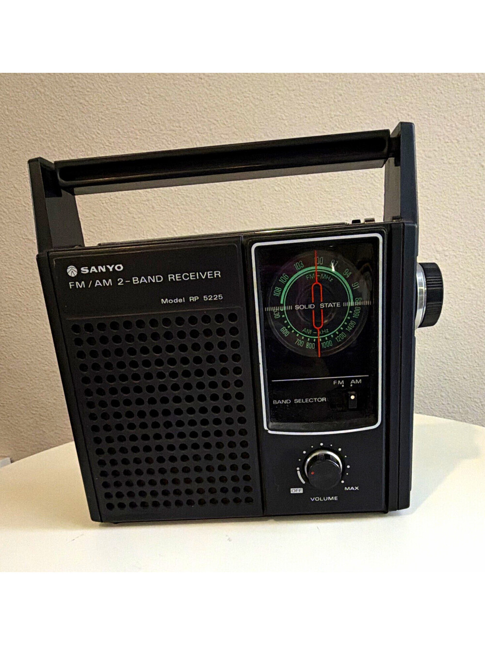 Sanyo RP 5225 Portable AM/FM Analog Receiver Radio Telescopic Antenna untested